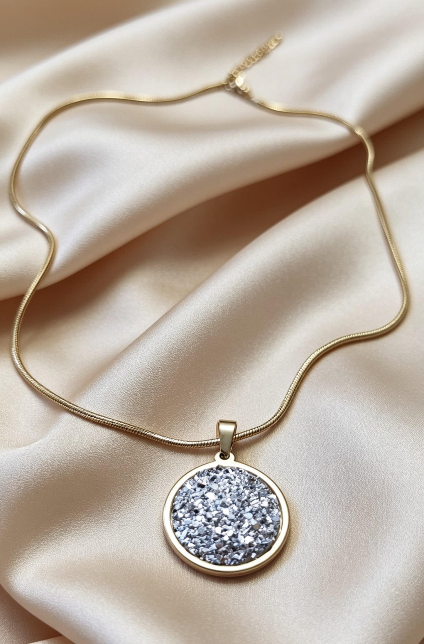 Snake chain Pendant Necklace L in gold tone