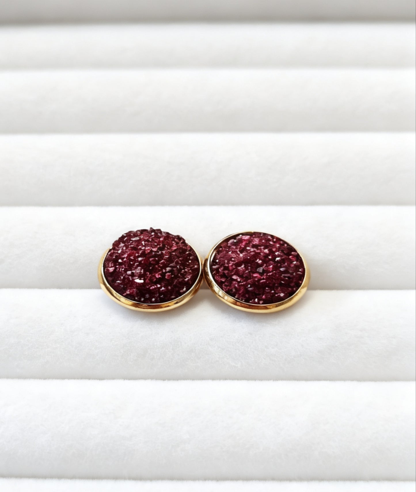 Stud Earrings in gold tone
