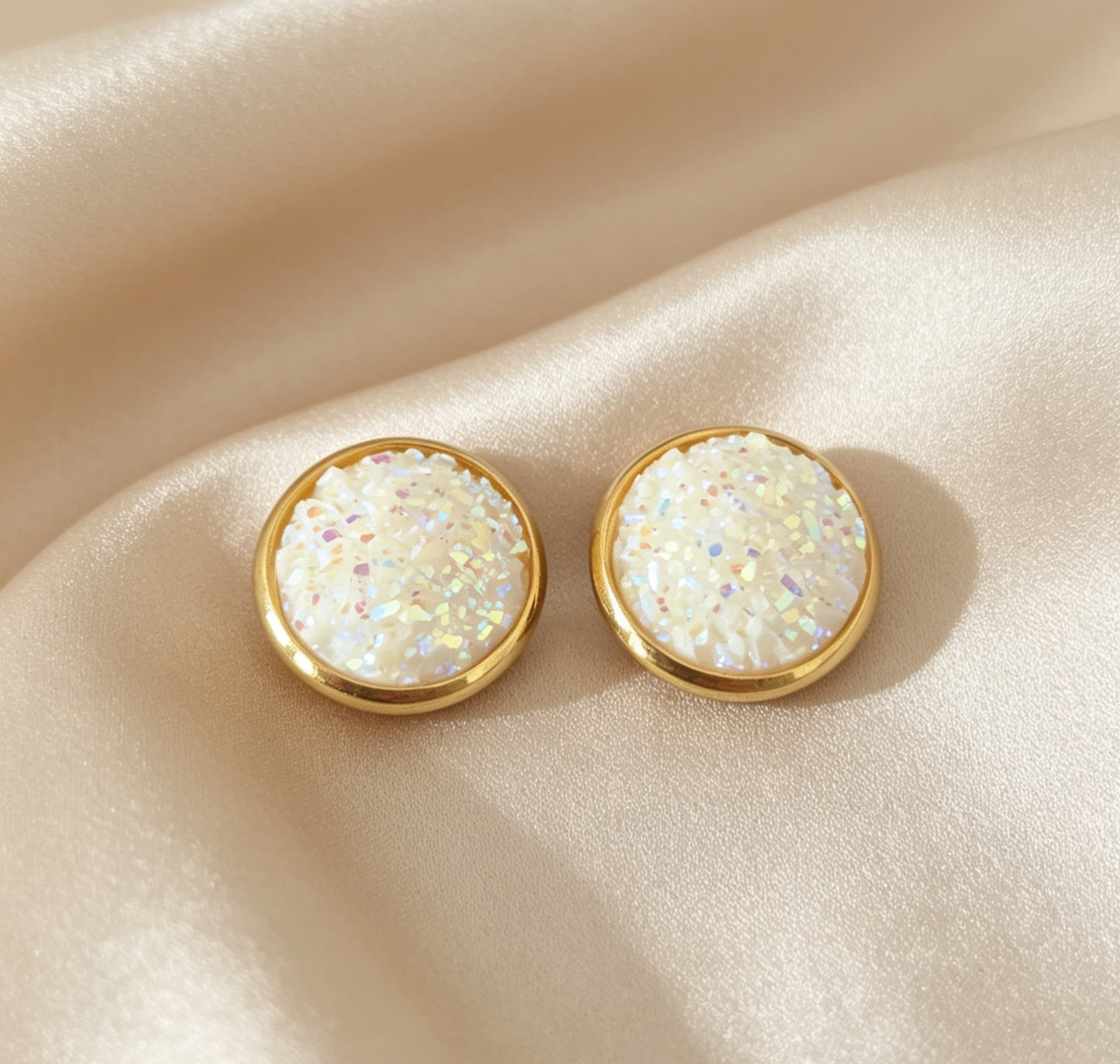 Stud Earrings in gold tone