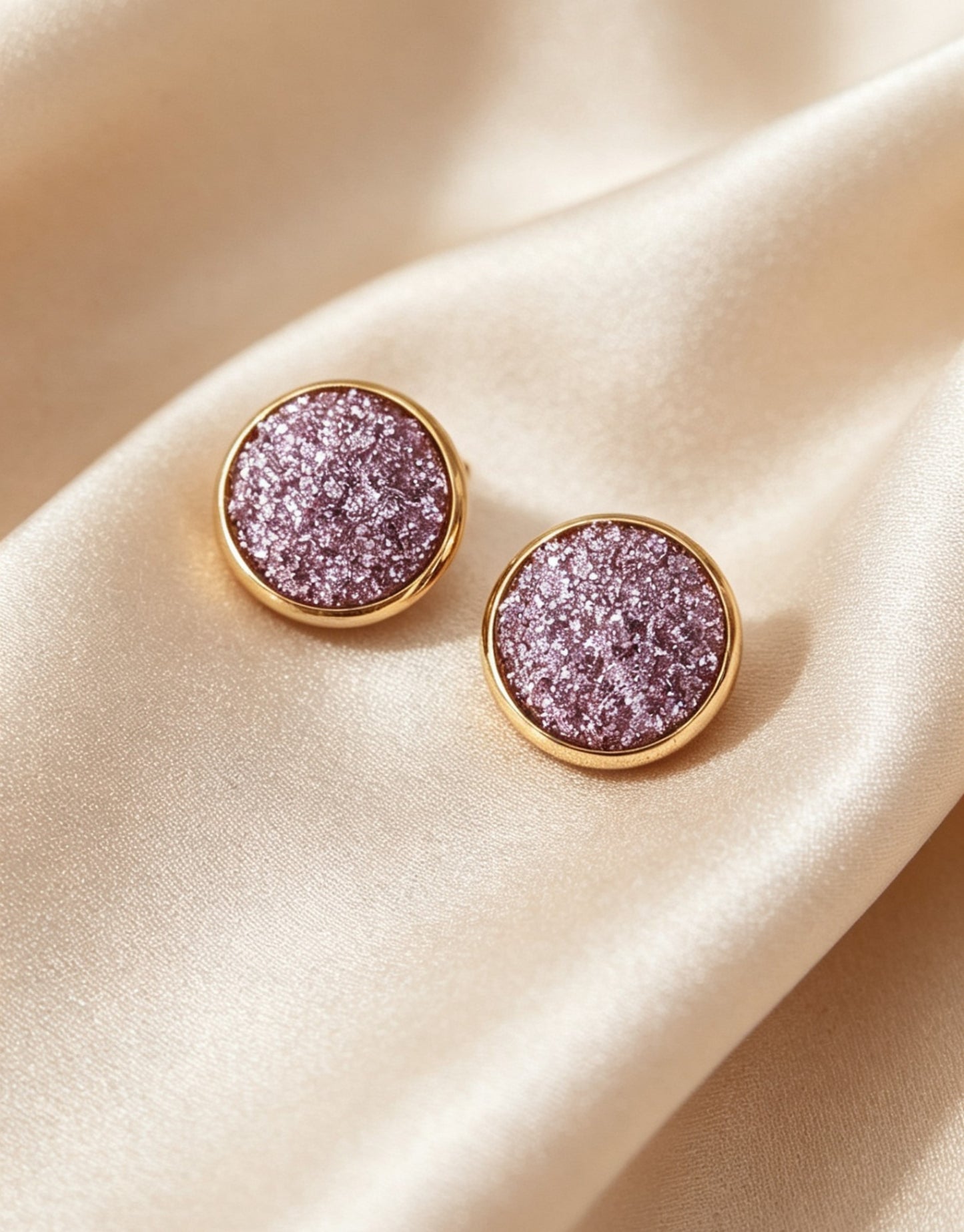 Stud Earrings in gold tone