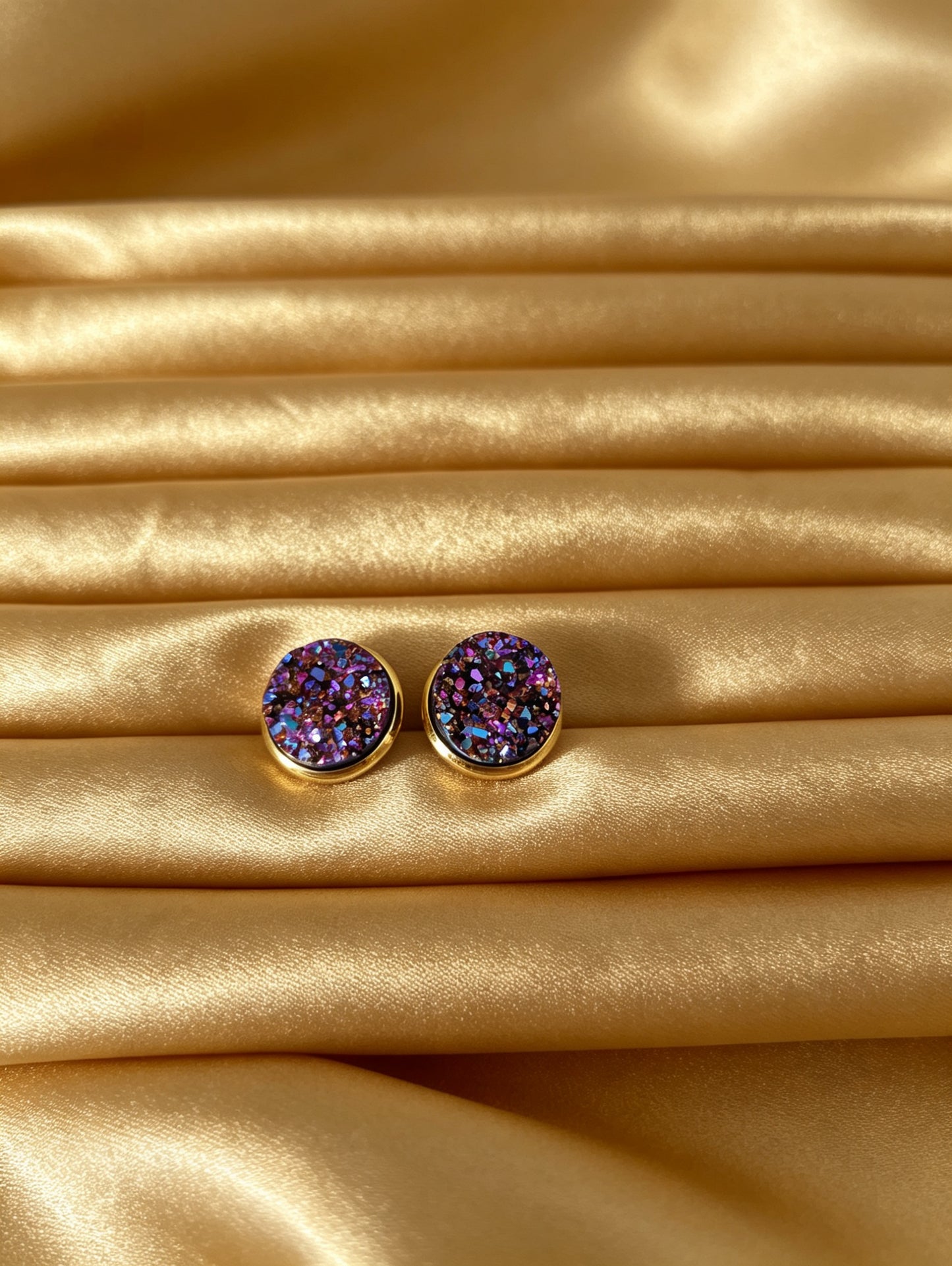Stud Earrings in gold tone
