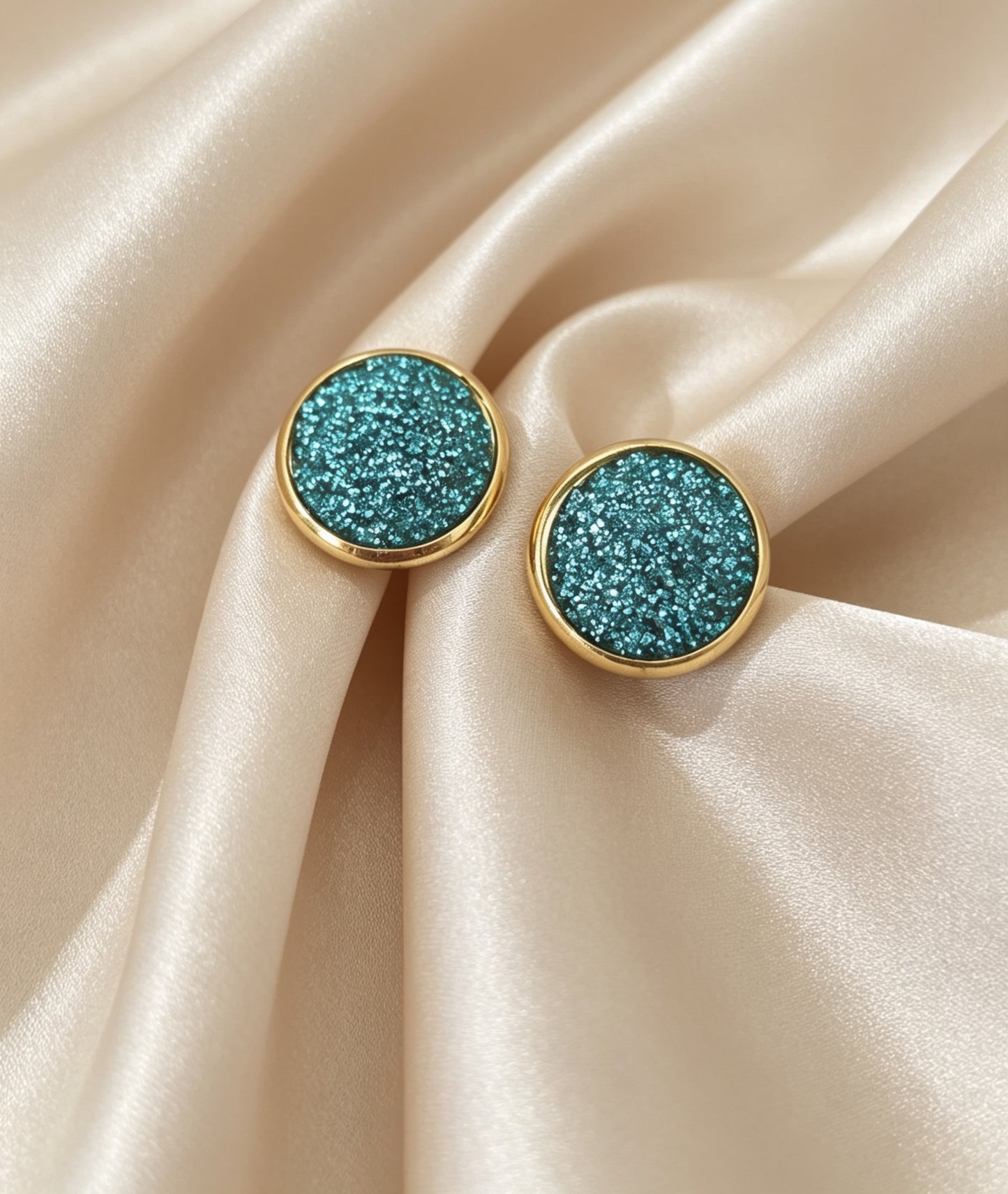 Stud Earrings in gold tone