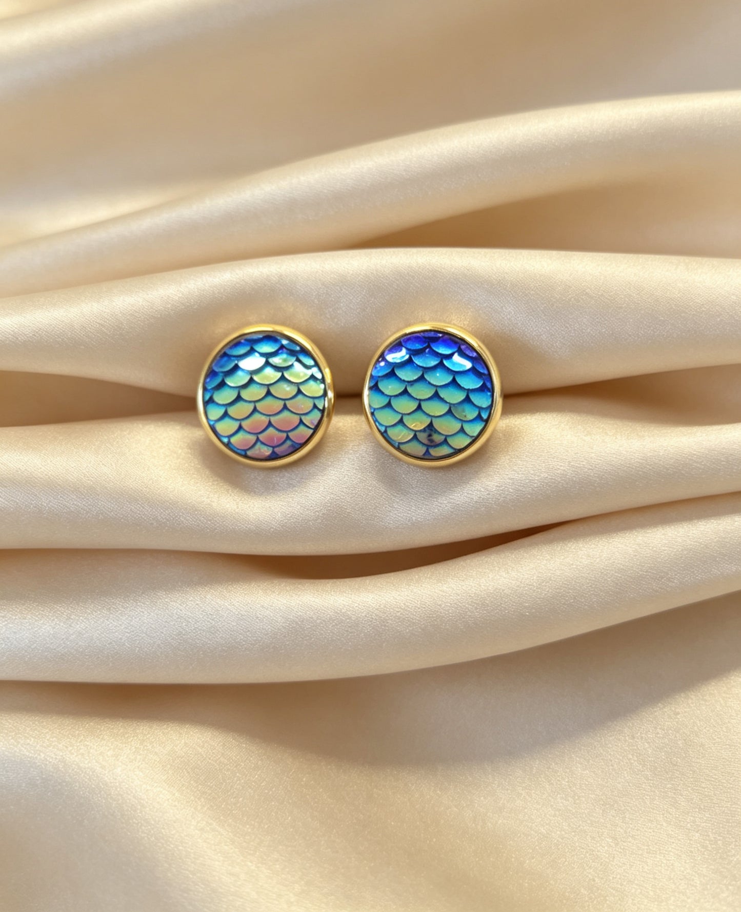 Stud Earrings in gold tone