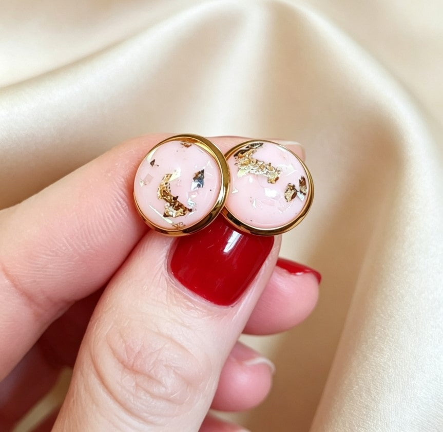 Stud Earrings in gold tone