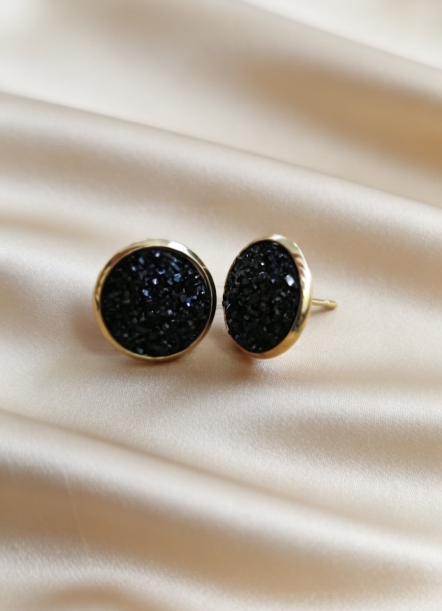 Stud Earrings in gold tone