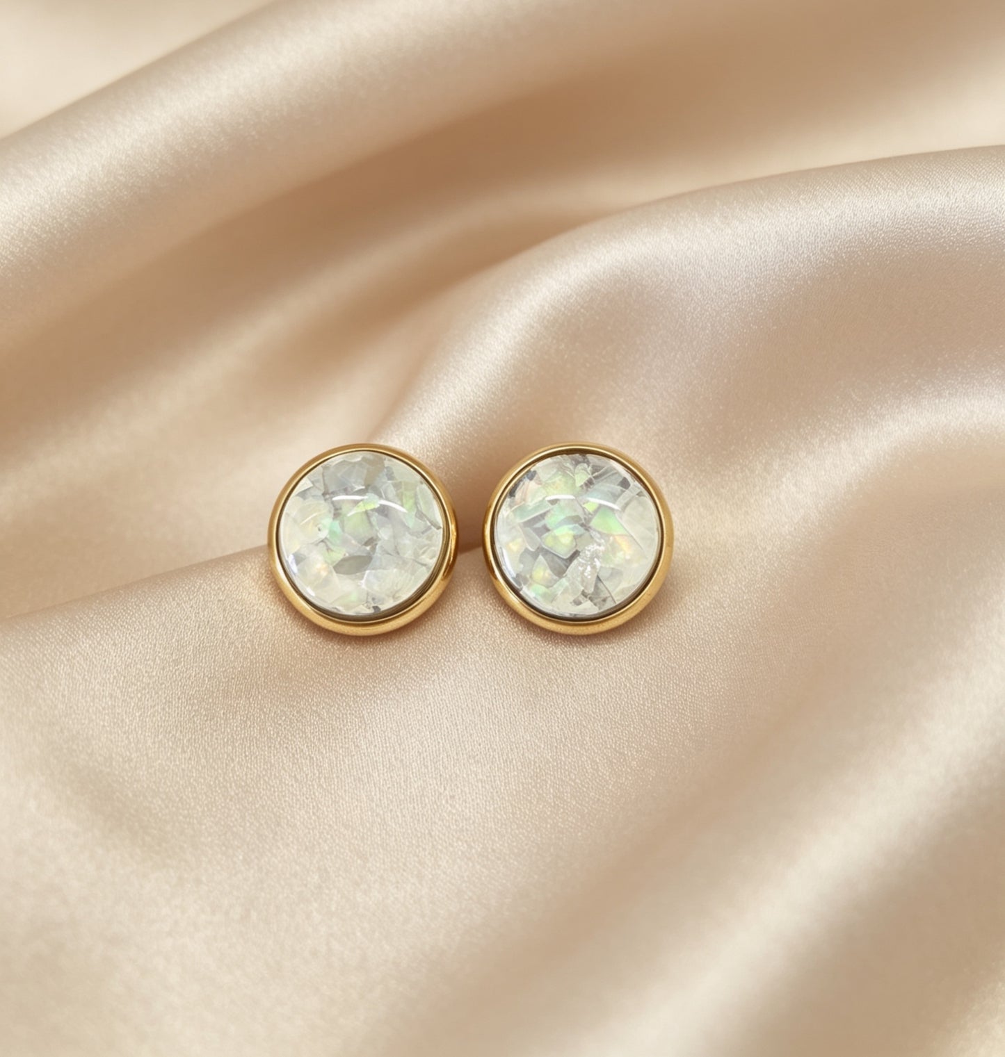 Stud Earrings in gold tone
