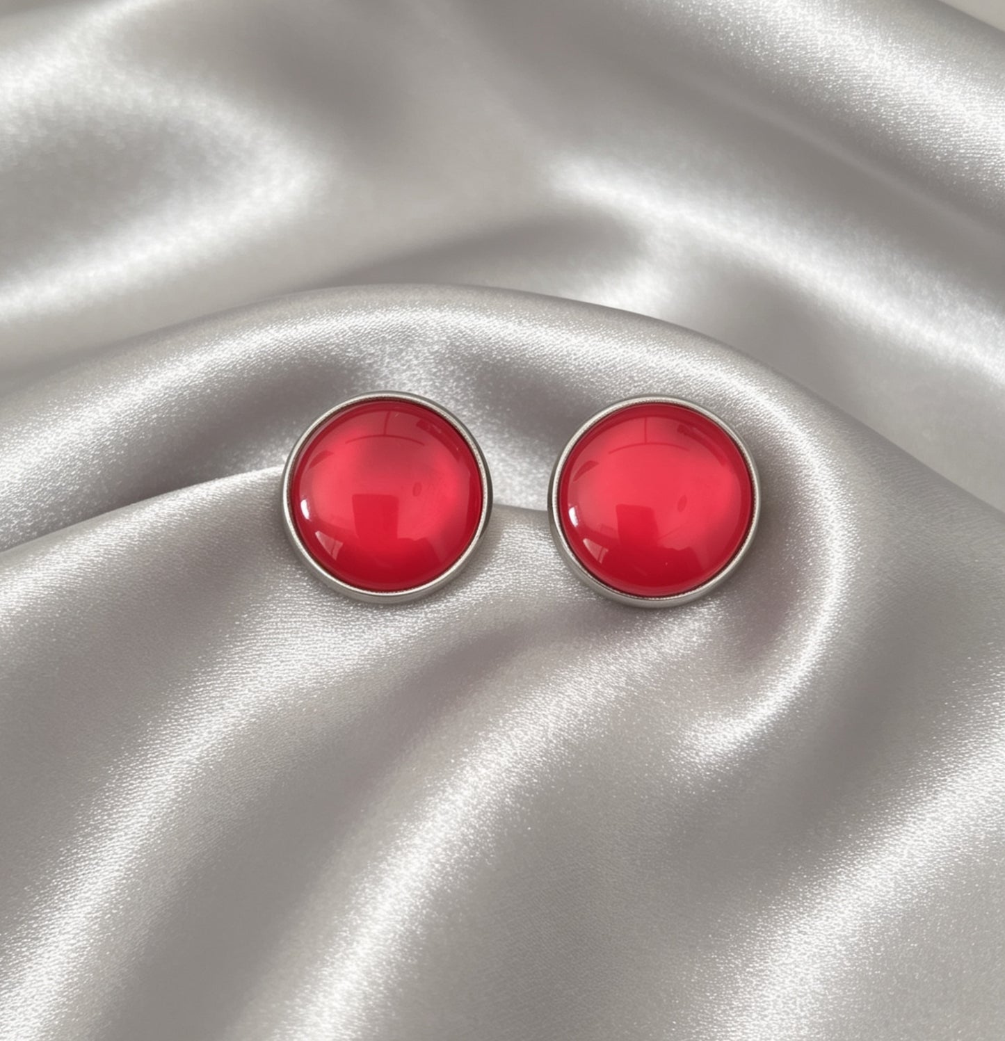 Stud Earrings S in silver tone