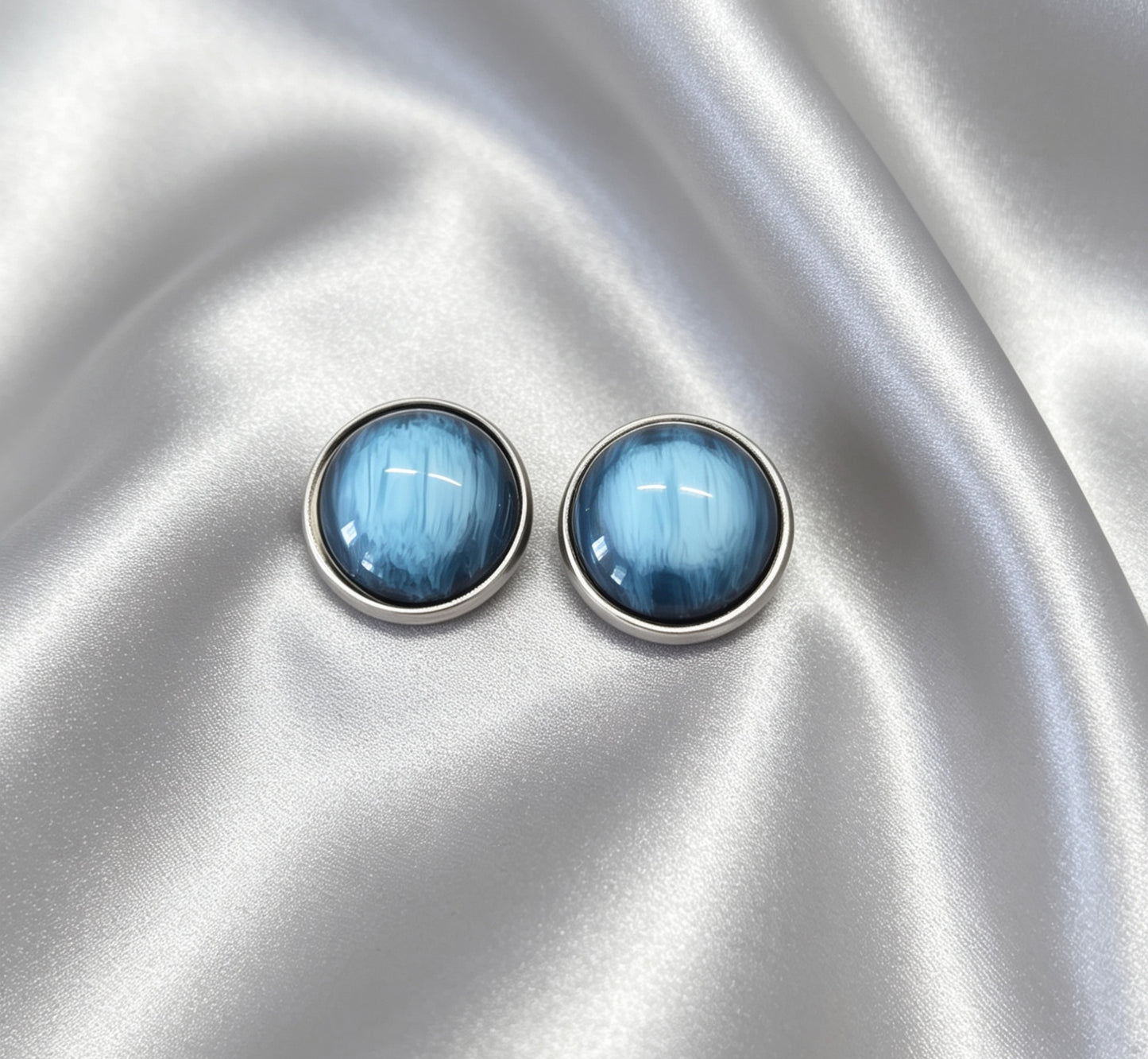 Stud Earrings S in silver tone
