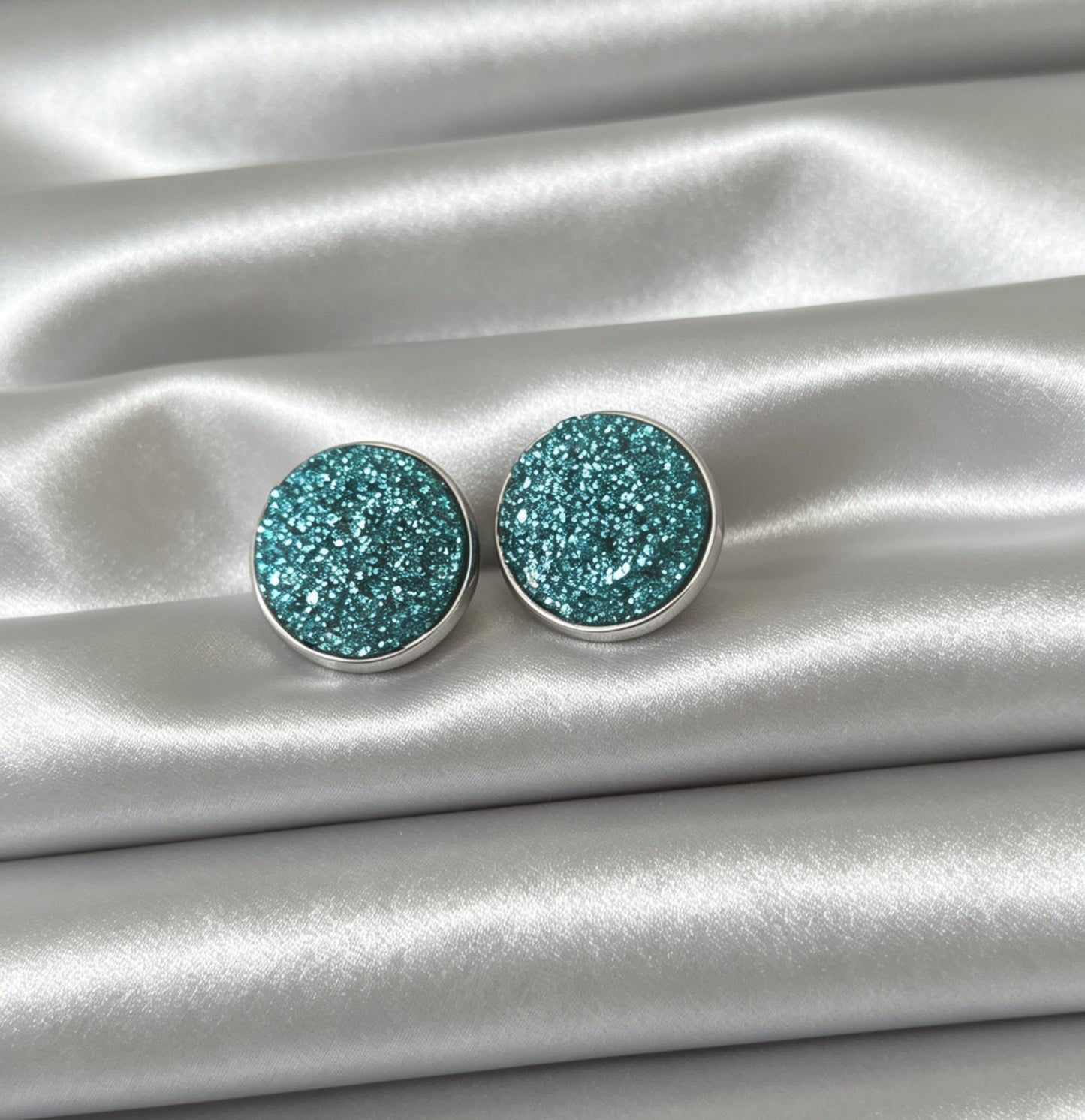 Stud Earrings S in silver tone