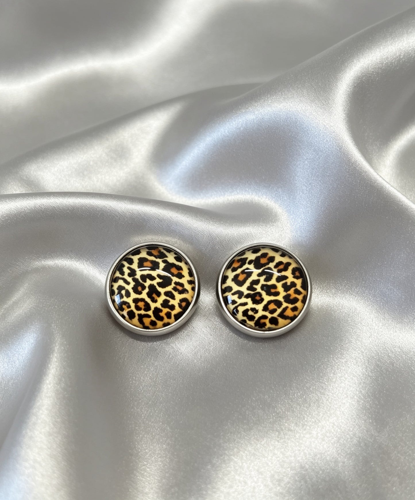 Stud Earrings S in silver tone