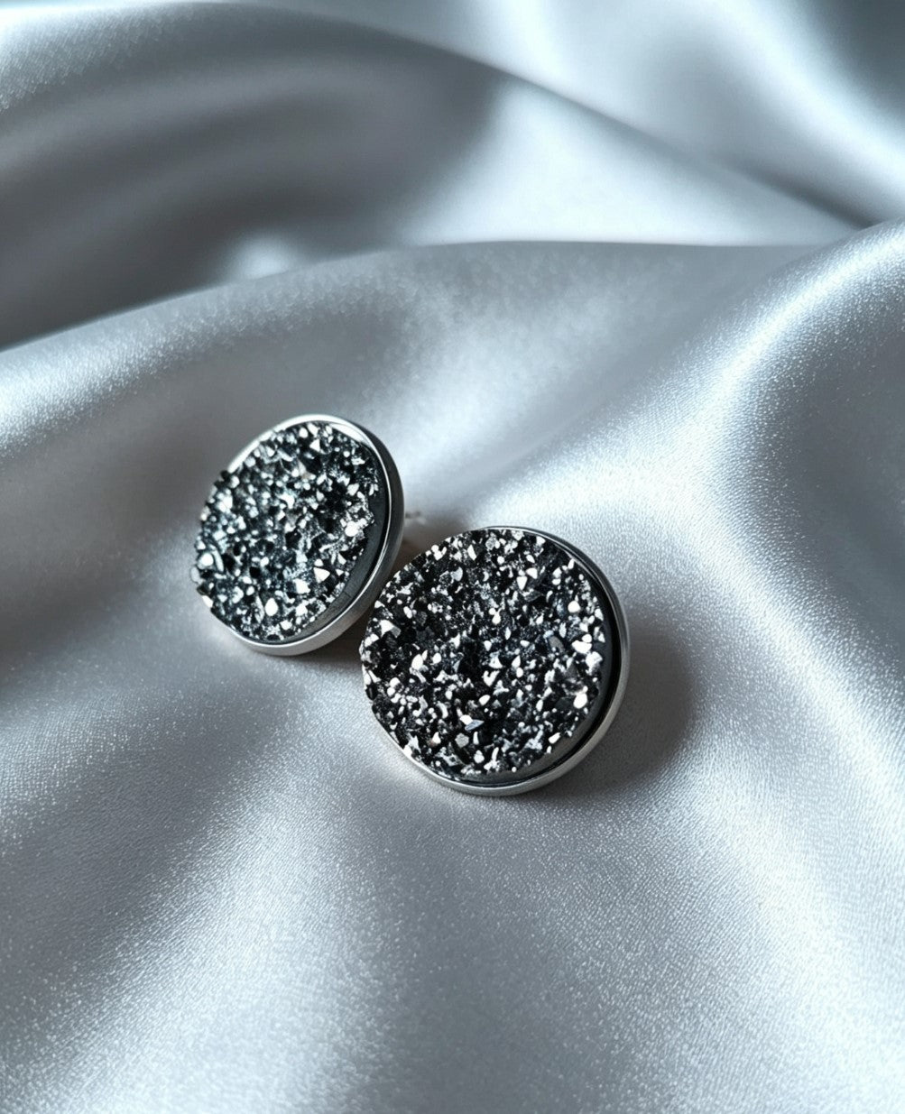 Stud Earrings L in silver tone