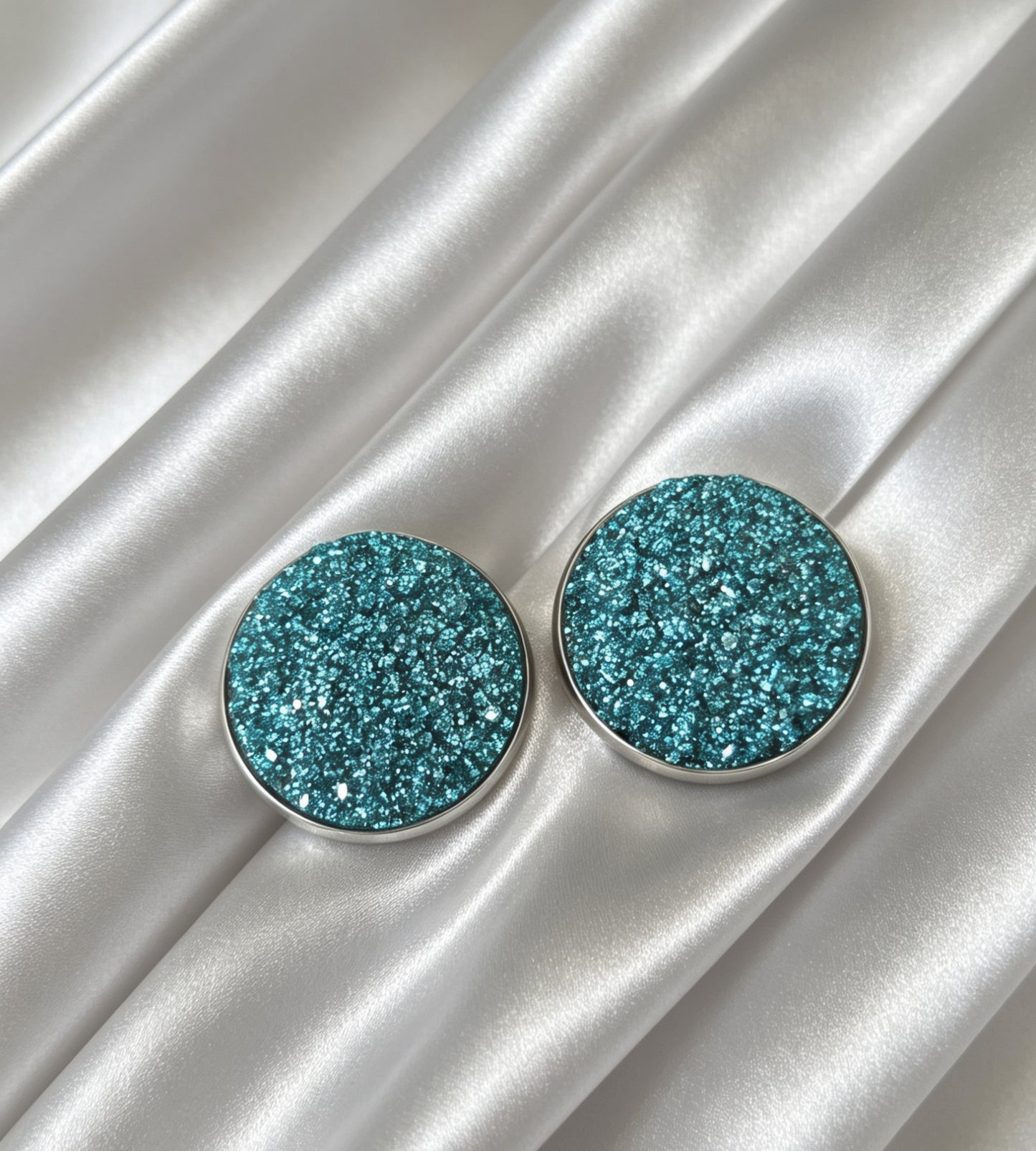 Stud Earrings L in silver tone